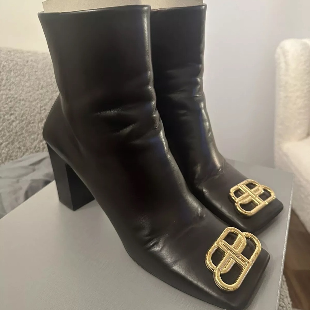Balenciaga boots size 39